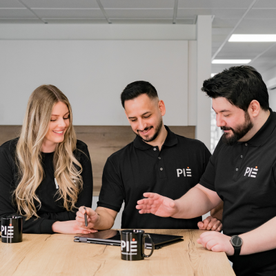 PIE Marketing Team bei Beratung zur professionellen Konzeption und Programmierung einer Homepage